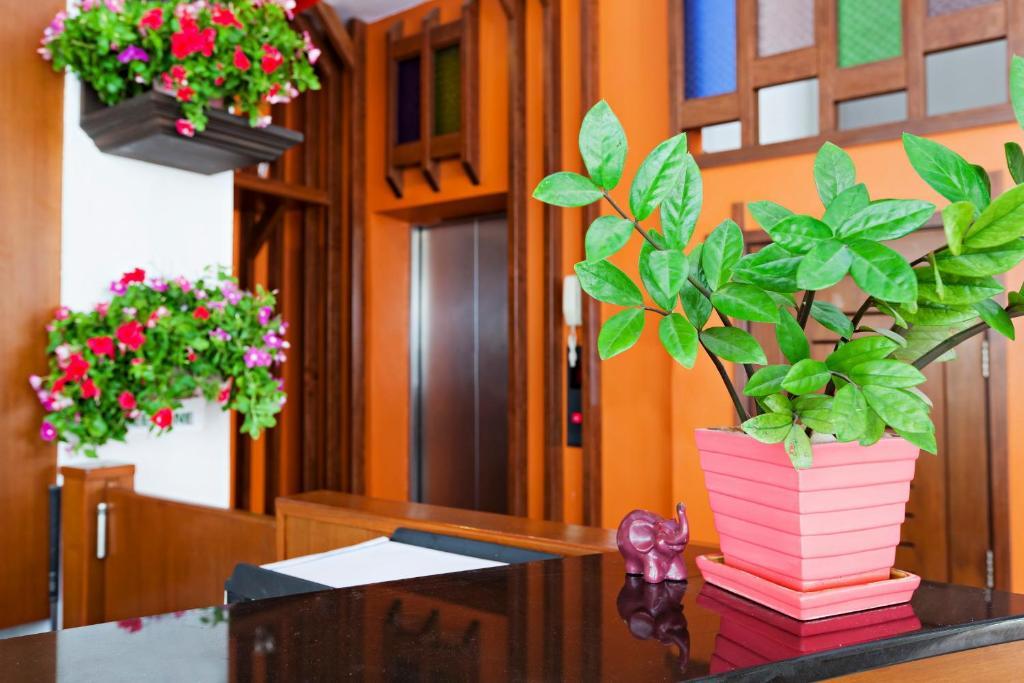 Garden Phuket Hotel Patong Exterior photo