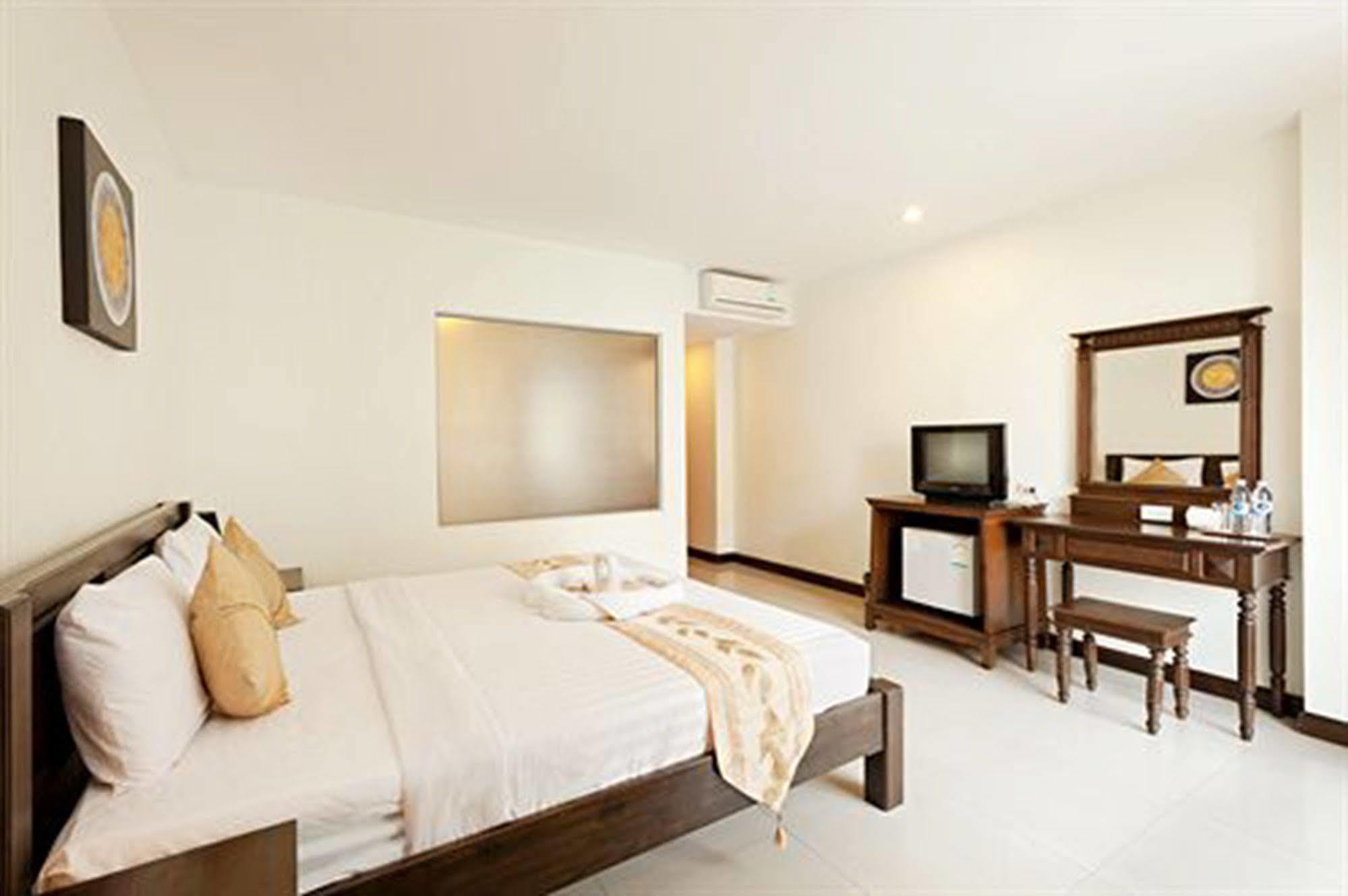 Garden Phuket Hotel Patong Exterior photo